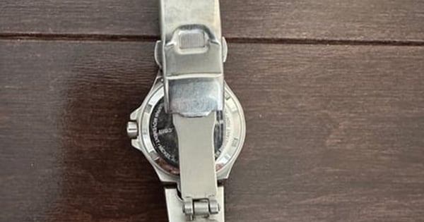 Roots Quartz Date Watch Silver Tone